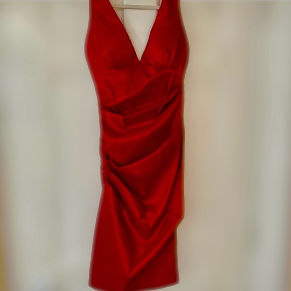 ❤️🤩 STUNNING RED SILKY VALENTINE’S DAY, COCKTAIL, PARTY, DATE NIGHT DRESS - Picture 2 of 7